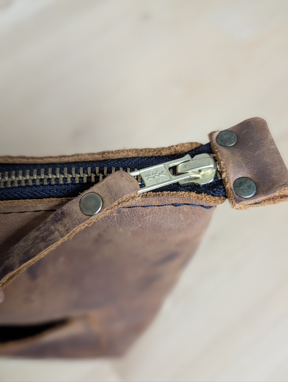 Portland Leather Canyon Medium Zipped Tote Bag - Picture 3 of 8